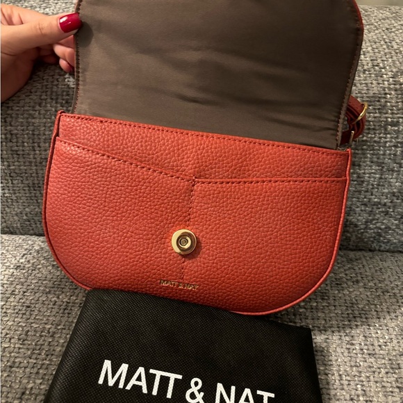 Brand New Matt & Nat Vegan Leather Crossbody with its dust bag ! - Picture 6 of 13